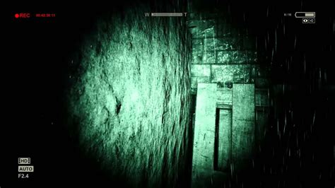 Outlast: Un Viaggio Inquietante Nel Buio!